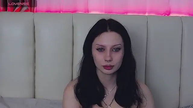 Snapshot of MaeAnna chatting on 12-14-25, 01:27 MaeAnna online show from 12-14-25, 01:27