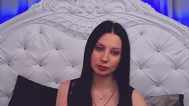 Snapshot of MaeAnna chatting on 12-18-25, 01:06 MaeAnna online show from 12-18-25, 01:06