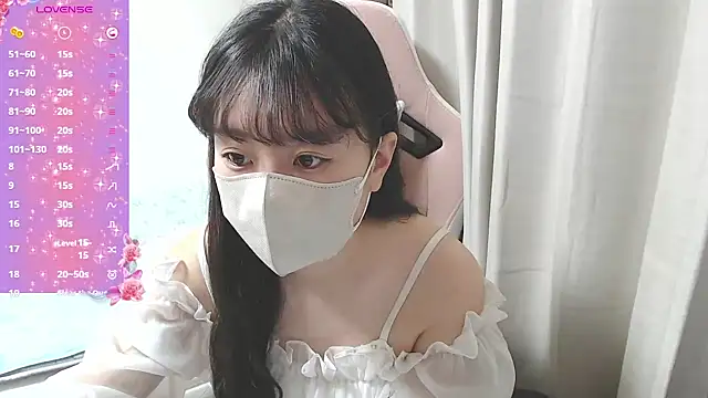 Snapshot of hinako08 chatting on 12-18-25, 10:05 hinako08 online show from 12-18-25, 10:05