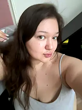 Twinklelove25 online show from 10-19-25, 06:47