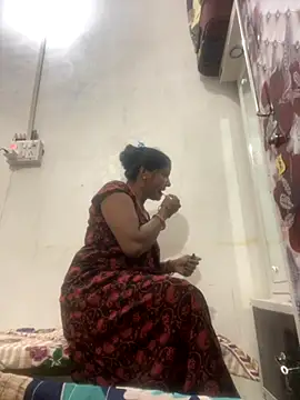 Snapshot of Sapnahot34 chatting on 11-25-25, 05:18 Sapnahot34 online show from 11-25-25, 05:18