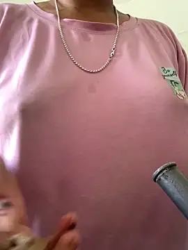 Snapshot of bindiyarani01 chatting on 12-17-25, 02:50 bindiyarani01 online show from 12-17-25, 02:50