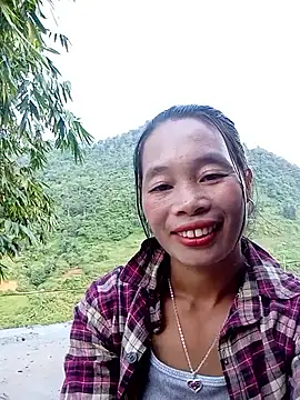 Snapshot of chieu_xinh chatting on 10-10-25, 08:24 chieu xinh online show from 10-10-25, 08:24