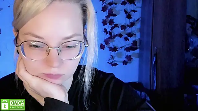 HoneyDazzle online show from 11-23-25, 06:30