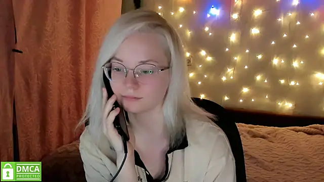 HoneyDazzle online show from 11-30-25, 08:13