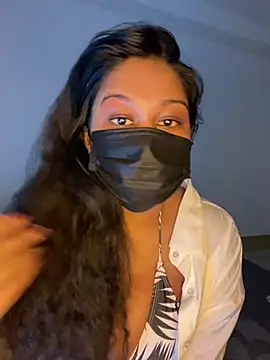 Monica  Bellucci   online show from 02-16-26, 06:59