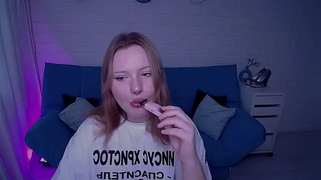 AuroraMour online show from 10-10-25, 01:10