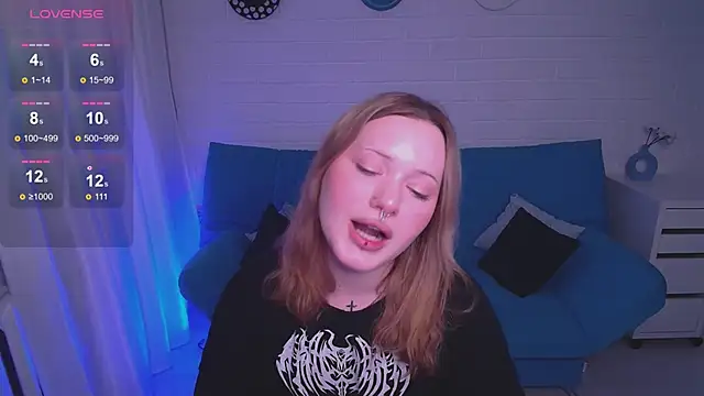 AuroraMour online show from 10-20-25, 04:07