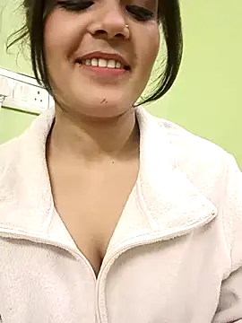 Snapshot of Beautiful_Eye chatting on 12-17-25, 01:06 Beautiful Eye online show from 12-17-25, 01:06