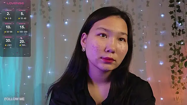Snapshot of Yoon_Mii chatting on 10-15-25, 01:11 Yoon Mii online show from 10-15-25, 01:11