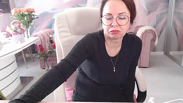 Snapshot of Arisa5000 chatting on 02-21-25, 12:17 Arisa5000 online show from 02-21-25, 12:17