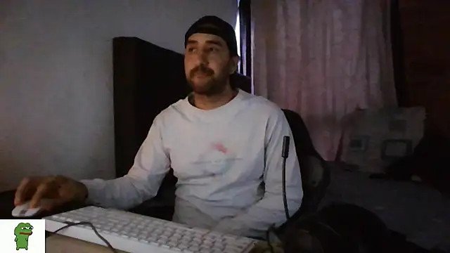 Snapshot of coolfriki chatting on 06-27-26, 12:22 coolfriki online show from 06-27-26, 12:22