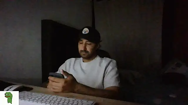 Snapshot of coolfriki chatting on 07-15-26, 01:33 coolfriki online show from 07-15-26, 01:33