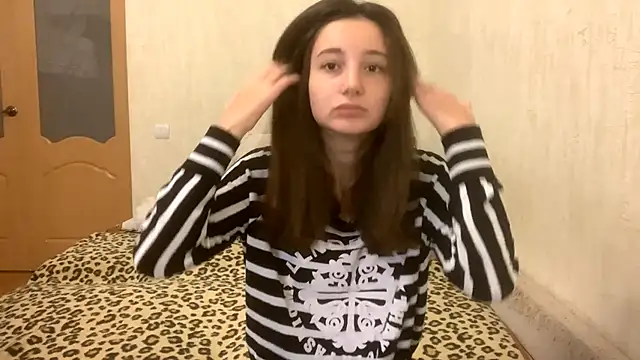 Snapshot of KyungSwaners chatting on 10-22-25, 08:03 KyungSwaners online show from 10-22-25, 08:03