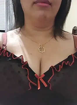 Snapshot of lina_ae chatting on 10-06-25, 09:45 lina ae online show from 10-06-25, 09:45