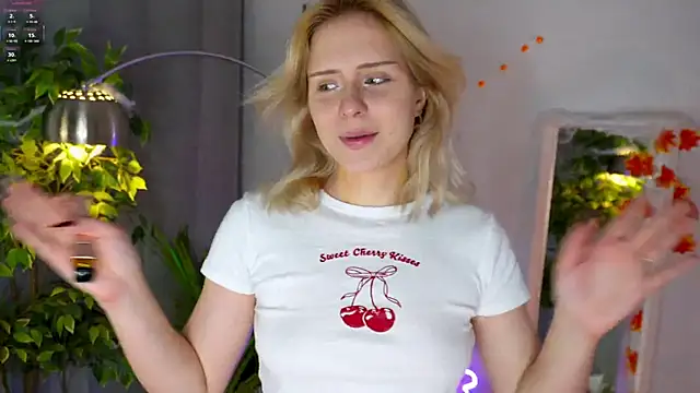 Snapshot of Mol_l_y chatting on 11-03-25, 02:40 Mol l y online show from 11-03-25, 02:40