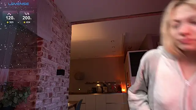 Snapshot of _favdream chatting on 11-23-25, 04:23 favdream online show from 11-23-25, 04:23