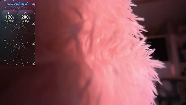 Snapshot of _favdream chatting on 12-04-25, 04:44 favdream online show from 12-04-25, 04:44