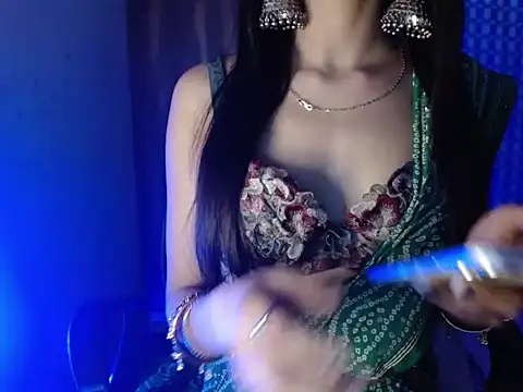 Snapshot of Roiseeee chatting on 02-20-26, 06:26 Roiseeee online show from 02-20-26, 06:26