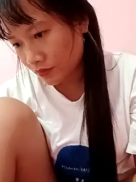 Snapshot of TrangNemo chatting on 10-08-25, 03:48 TrangNemo online show from 10-08-25, 03:48