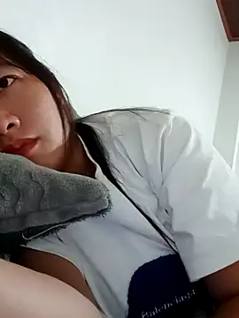 Snapshot of TrangNemo chatting on 10-10-25, 01:10 TrangNemo online show from 10-10-25, 01:10