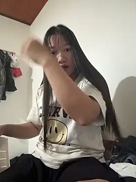 Snapshot of TrangNemo chatting on 10-16-25, 12:55 TrangNemo online show from 10-16-25, 12:55