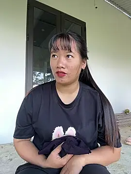 Snapshot of TrangNemo chatting on 10-17-25, 01:09 TrangNemo online show from 10-17-25, 01:09