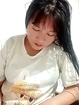 Snapshot of TrangNemo chatting on 10-17-25, 01:25 TrangNemo online show from 10-17-25, 01:25