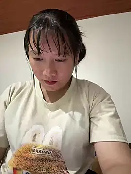 Snapshot of TrangNemo chatting on 10-20-25, 09:21 TrangNemo online show from 10-20-25, 09:21