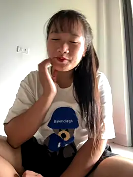 Snapshot of TrangNemo chatting on 10-21-25, 05:41 TrangNemo online show from 10-21-25, 05:41