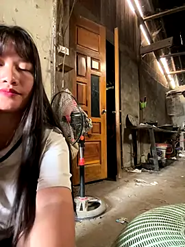 Snapshot of TrangNemo chatting on 10-22-25, 07:52 TrangNemo online show from 10-22-25, 07:52