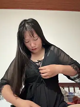 Snapshot of TrangNemo chatting on 10-22-25, 08:19 TrangNemo online show from 10-22-25, 08:19