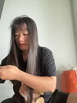 Snapshot of TrangNemo chatting on 10-24-25, 11:45 TrangNemo online show from 10-24-25, 11:45