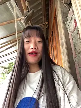 Snapshot of TrangNemo chatting on 10-28-25, 12:25 TrangNemo online show from 10-28-25, 12:25