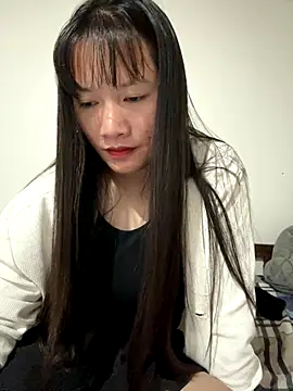 Snapshot of TrangNemo chatting on 10-28-25, 12:30 TrangNemo online show from 10-28-25, 12:30