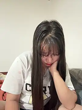 Snapshot of TrangNemo chatting on 11-05-25, 10:43 TrangNemo online show from 11-05-25, 10:43