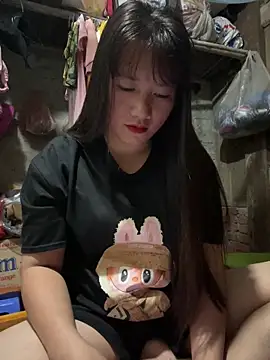 Snapshot of TrangNemo chatting on 11-07-25, 06:19 TrangNemo online show from 11-07-25, 06:19