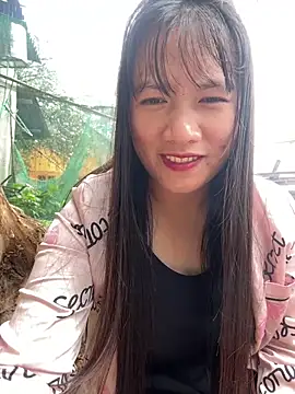 Snapshot of TrangNemo chatting on 11-08-25, 06:24 TrangNemo online show from 11-08-25, 06:24