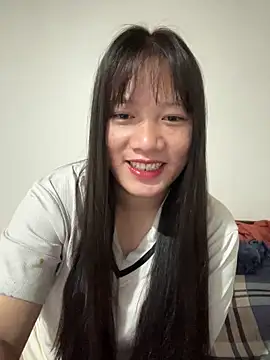 Snapshot of TrangNemo chatting on 11-17-25, 12:38 TrangNemo online show from 11-17-25, 12:38