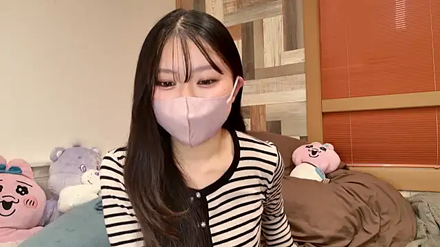 Snapshot of moka_latte chatting on 12-19-25, 10:11 moka latte online show from 12-19-25, 10:11