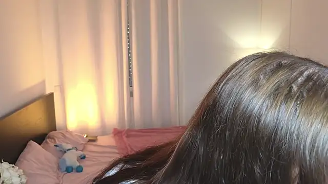 Snapshot of CelineXoxo chatting on 10-19-25, 10:05 CelineXoxo online show from 10-19-25, 10:05