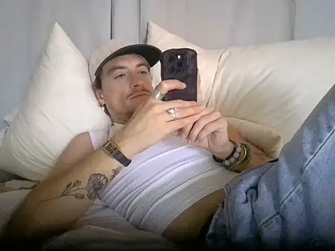 Snapshot of Dubbsssss chatting on 07-14-26, 04:45 Dubbsssss online show from 07-14-26, 04:45
