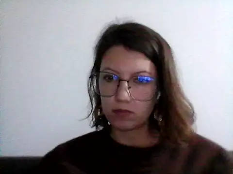 Snapshot of Karivane chatting on 02-12-26, 03:23 Karivane online show from 02-12-26, 03:23