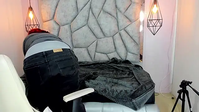 Addyy 02 online show from 04-06-26, 07:15