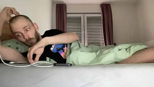 MolleDolle online show from 10-09-25, 01:42