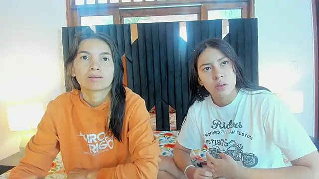 Snapshot of Sofy_and_Mia chatting on 10-08-25, 12:47 Sofy and Mia online show from 10-08-25, 12:47