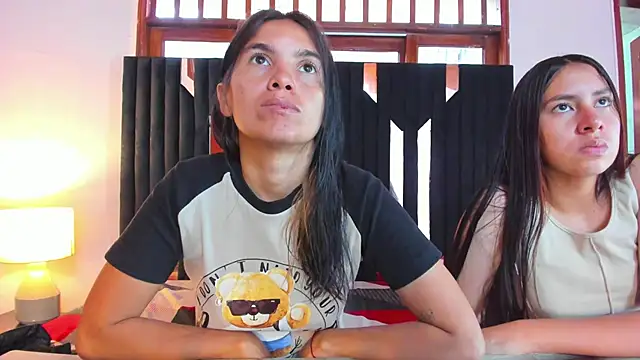 Snapshot of Sofy_and_Mia chatting on 10-29-25, 12:18 Sofy and Mia online show from 10-29-25, 12:18