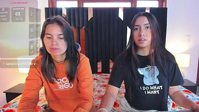 Snapshot of Sofy_and_Mia chatting on 10-30-25, 12:17 Sofy and Mia online show from 10-30-25, 12:17