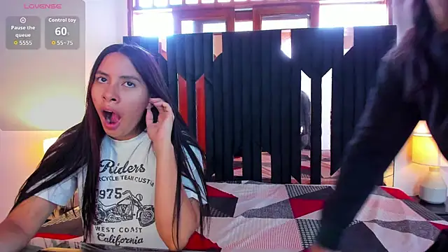 Snapshot of Sofy_and_Mia chatting on 11-05-25, 12:27 Sofy and Mia online show from 11-05-25, 12:27