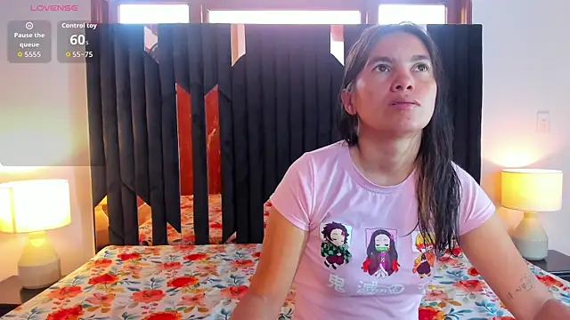 Snapshot of Sofy_and_Mia chatting on 11-26-25, 12:39 Sofy and Mia online show from 11-26-25, 12:39